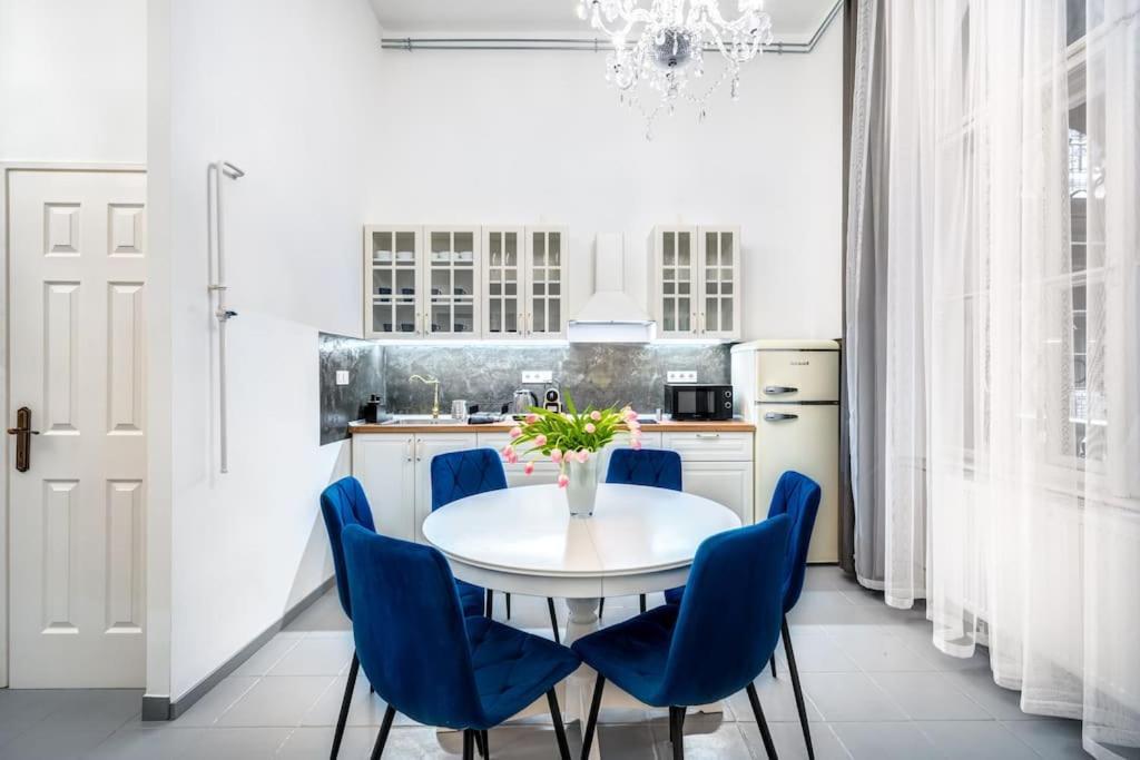 Andrassy Grandeur With Indoor Parking Apartamento Budapeste Exterior foto