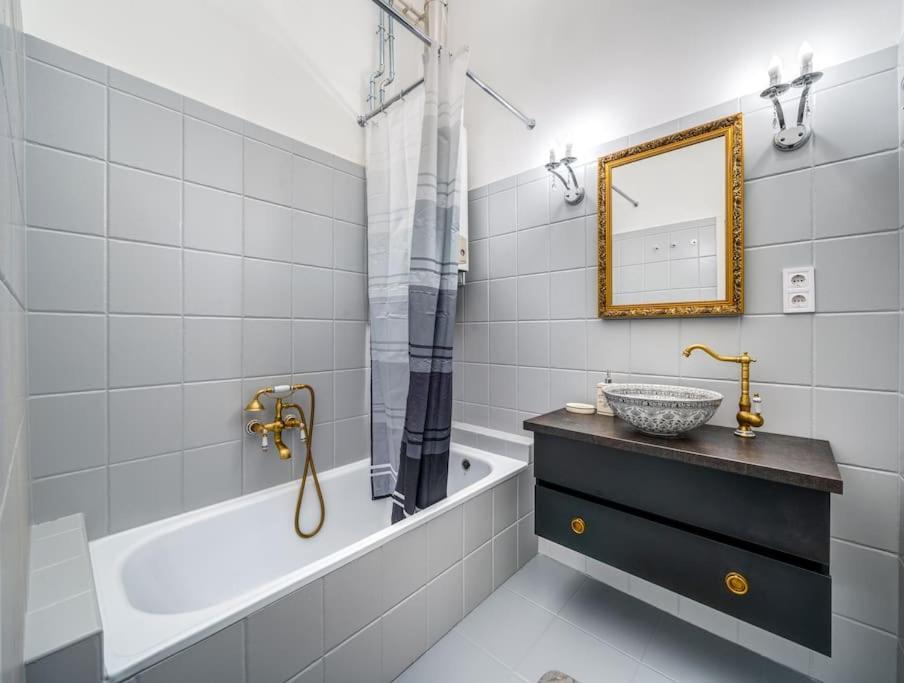 Andrassy Grandeur With Indoor Parking Apartamento Budapeste Exterior foto