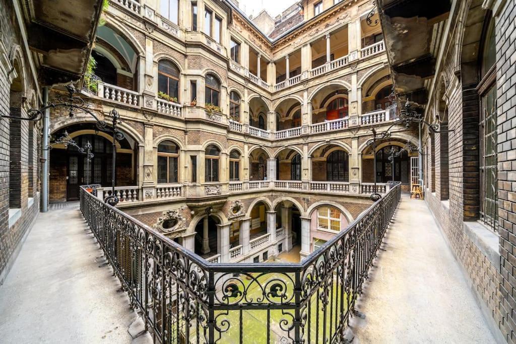 Andrassy Grandeur With Indoor Parking Apartamento Budapeste Exterior foto