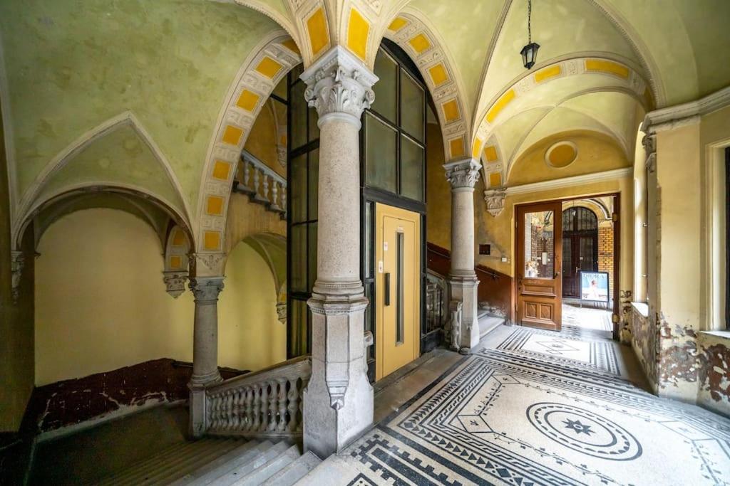 Andrassy Grandeur With Indoor Parking Apartamento Budapeste Exterior foto