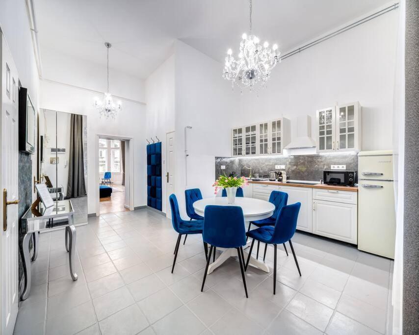 Andrassy Grandeur With Indoor Parking Apartamento Budapeste Exterior foto