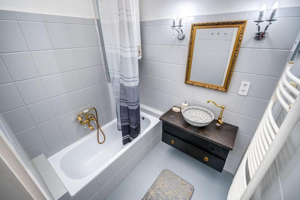 Andrassy Grandeur With Indoor Parking Apartamento Budapeste Exterior foto
