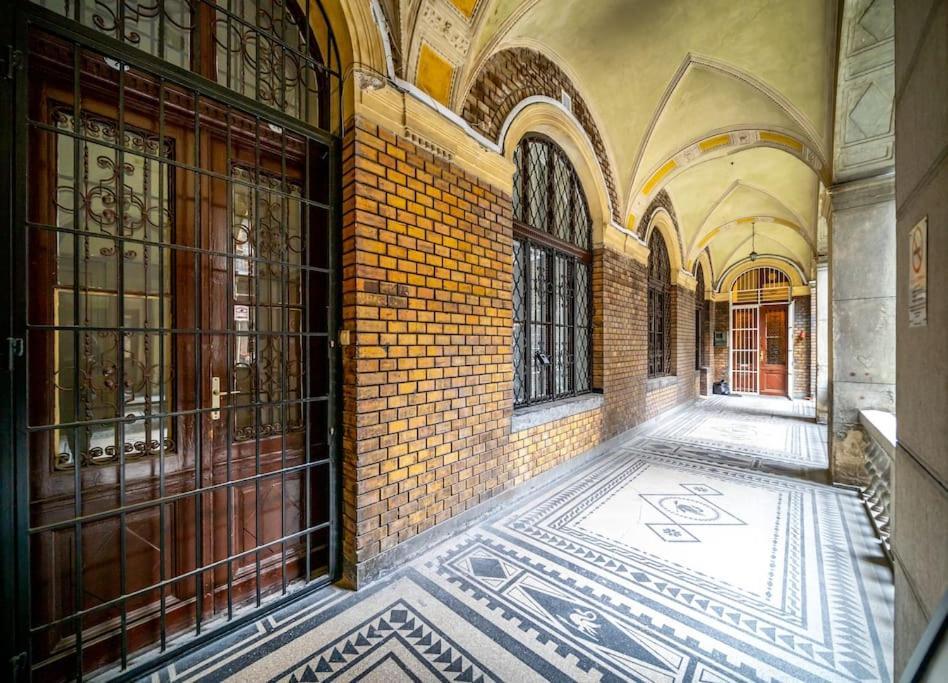 Andrassy Grandeur With Indoor Parking Apartamento Budapeste Exterior foto